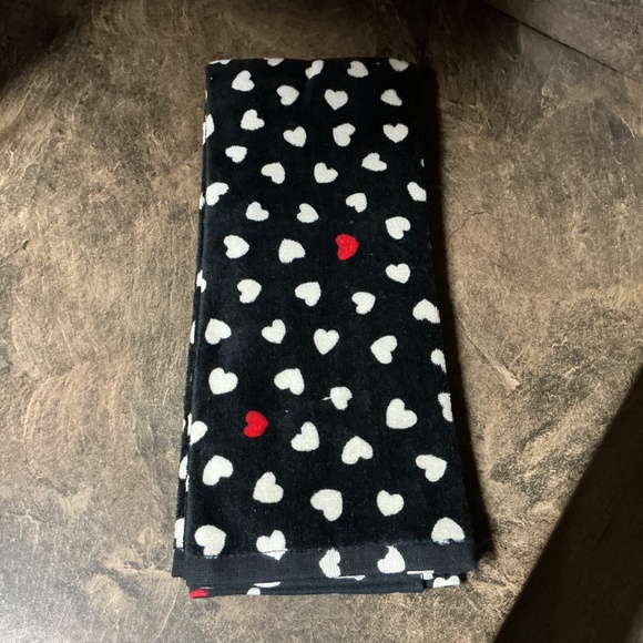 Set of Kate Spade Valentine Kitchen Towels - NWT - Picture 3 of 4